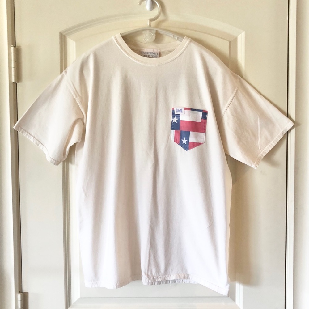 Fraternity Collection Cream Colored T-shirt with Texas flag logo pocket Preppy L